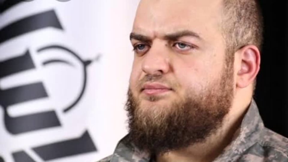 Islam Allúš, "politolog"